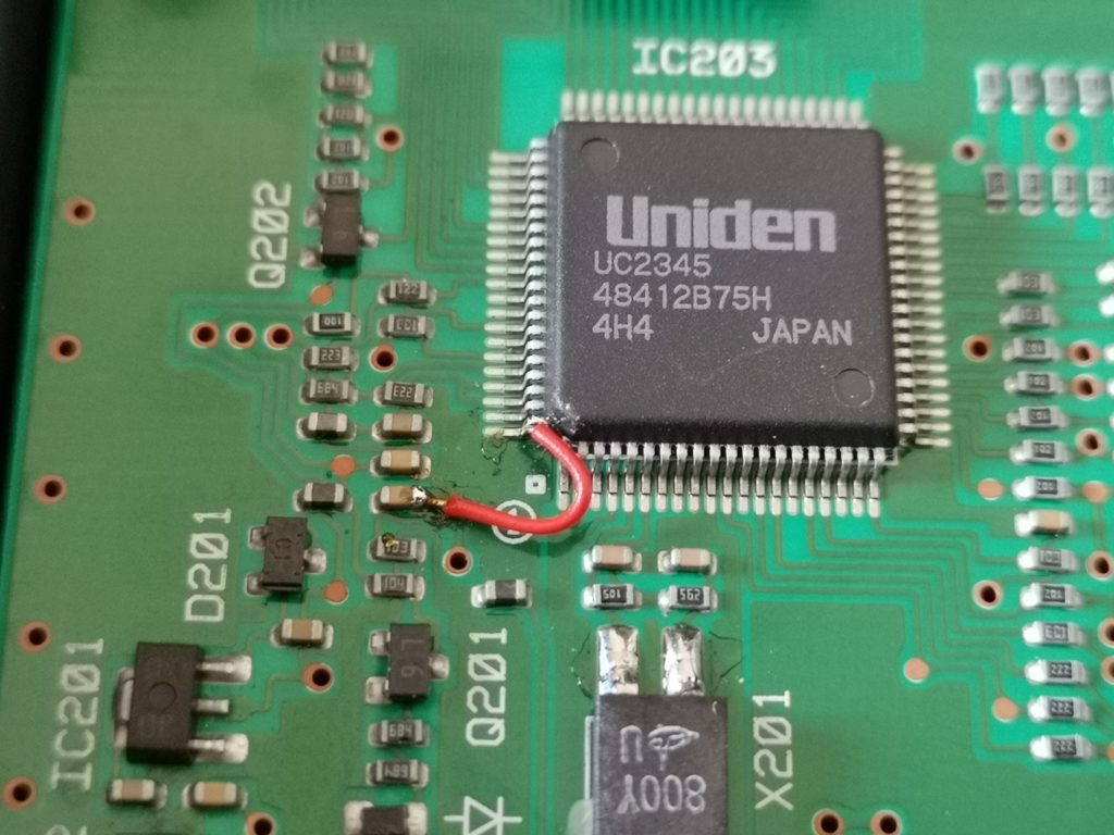 Unlock the 108-136 MHz on Uniden UBC 60XLT-2 by grounding 80th pin of the IC203